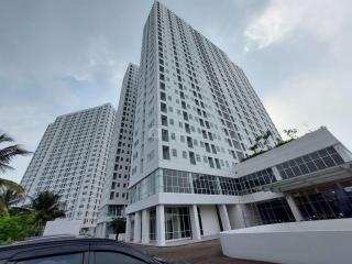 Nice and Homey 1BR at 28th Floor Serpong Garden Apartment By Travelio - Tangerang - 8