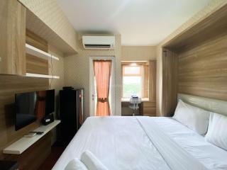 Cozy Stay Studio Room at Springlake Summarecon Bekasi Apartment By Travelio - Bekasi - 8