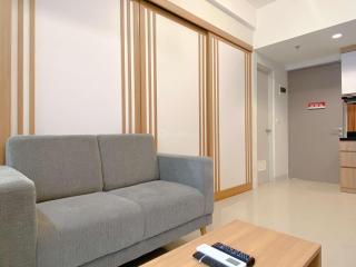 Best Deal and Restful 1BR Vasanta Innopark Apartment By Travelio - Cikarang - 6