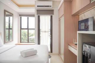 Warm and Minimalist Studio Transpark Bintaro Apartment By Travelio - Tangerang - 8