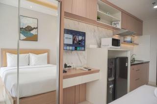 Warm and Minimalist Studio Transpark Bintaro Apartment By Travelio - Tangerang - 5