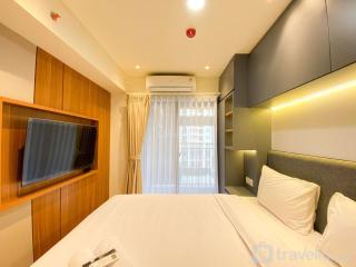 Comfortable Design 2BR with Working Space Apartment at Meikarta By Travelio - Cikarang - 8