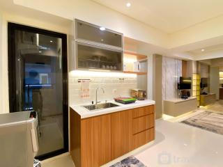 Comfortable Design 2BR with Working Space Apartment at Meikarta By Travelio - Cikarang - 2
