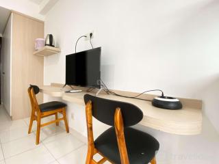 Cozy Stay Studio (No Kitchen) Elvis Tower Apartment By Travelio - Cikarang - 5