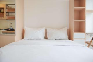 Cozy Stay Studio at 39th Floor Tokyo Riverside PIK 2 Apartment By Travelio - Rawalembang - 8