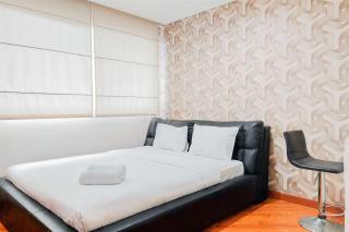 Homey and Modern 1BR at Paddington Heights Apartment By Travelio - Tangerang - 9