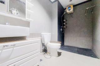 Homey and Modern 1BR at Paddington Heights Apartment By Travelio - Tangerang - 5