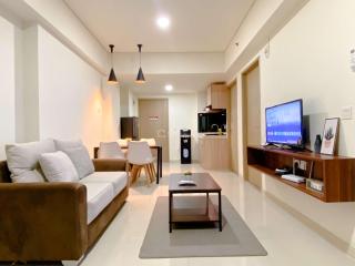 Homey 2BR with Work Space at Meikarta Apartment By Travelio - Cikarang - 8