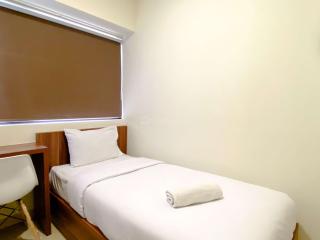 Homey 2BR with Work Space at Meikarta Apartment By Travelio - Cikarang - 9