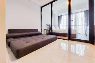 Comfort Living and Homey 1BR The Smith Alam Sutera Apartment By Travelio - Tangerang - 9