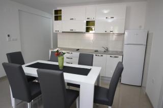 Modern eingerichtete Apartment für 4 Personen in einem Haus mit mehrere Apartments und mit Pool - Baška - 9