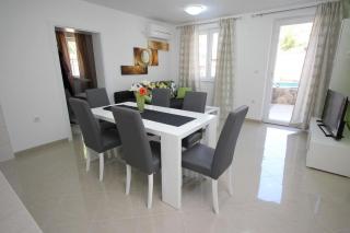 Modern eingerichtete Apartment für 4 Personen in einem Haus mit mehrere Apartments und mit Pool - Baška - 5
