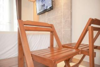 Fully Furnished with Cozy Design Studio Tokyo Riverside PIK 2 Apartment By Travelio - Rawalembang - 3
