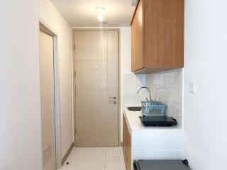 Restful and Well Designed Studio Tokyo Riverside PIK 2 Apartment By Travelio - Rawalembang - 5