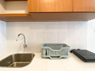 Restful and Well Designed Studio Tokyo Riverside PIK 2 Apartment By Travelio - Rawalembang - 2