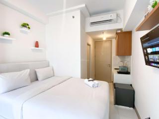 Restful and Well Designed Studio Tokyo Riverside PIK 2 Apartment By Travelio - Rawalembang - 0