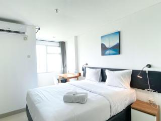 Restful and Comfy Studio Enviro Apartment By Travelio - Cikarang - 2