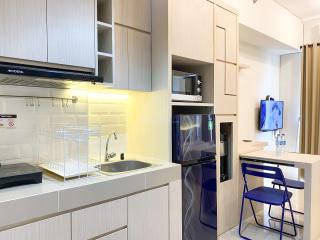 Comfort Studio Vasanta Innopark Apartment By Travelio - Cikarang - 3