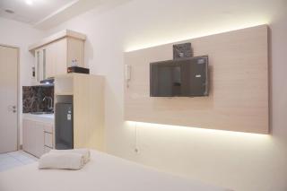Minimalist and Comfy Studio at Tokyo Riverside PIK 2 Apartment By Travelio - Rawalembang - 3