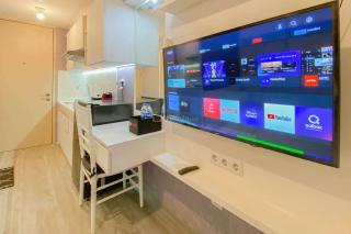 Relaxing and Nice Studio at Tokyo Riverside PIK 2 Apartment By Travelio - Rawalembang - 2