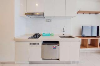 Nice and Comfy Studio Apartment at Sky House BSD By Travelio - 9