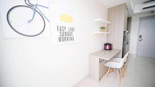 Good Choice and Homey 1BR Grand Sungkono Lagoon Apartment By Travelio - Surabaia - 5