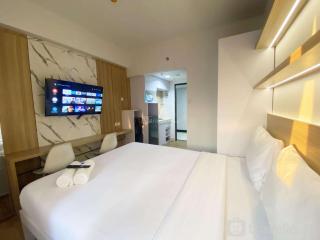Minimalist and Homey Studio The Alton Apartment By Travelio - Semarang - 8