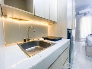 Elegant and Homey Studio at Amartha View Apartment By Travelio - Semarang - 9