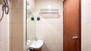 Simply and Cozy Living Studio Vida View Makassar Apartment By Travelio - Pampang - 4