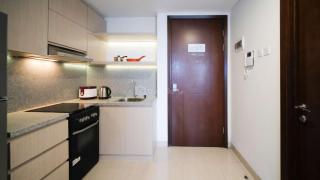 Modern and Comfy Studio at Grand Sungkono Lagoon Apartment By Travelio - Surabaya - 1