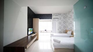 Cozy Studio The Square Surabaya Apartment By Travelio - Surabaya - 3