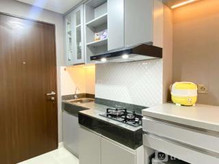 Modern Look Studio at Transpark Cibubur Apartment By Travelio - 9