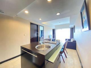 Gorgeous & Classic 2BR at Braga City Walk Apartment By Travelio - Bandung - 2