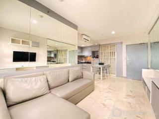 Cozy Stay and Serene Designed 2BR at Braga City Walk Apartment By Travelio - Bandung - 9