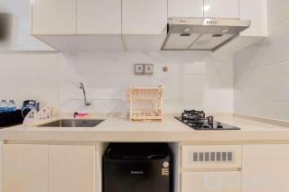 Minimalist Designed and Homey Stay Studio at Sky House BSD Apartment By Travelio - Tangerang - 7