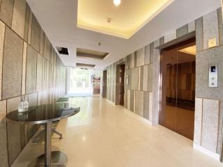 Homey and Cozy Living Studio Amartha View Apartment By Travelio - 3