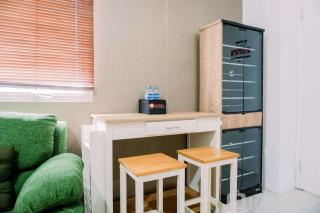 Homey and Comfort Stay 2BR Pakubuwono Terrace Apartment By Travelio - Yakarta - 9