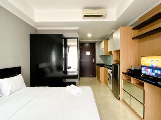 Good Deal and Comfortable Studio Menteng Park Apartment By Travelio - 5