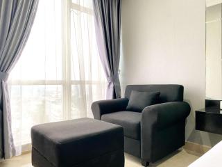Good Deal and Comfortable Studio Menteng Park Apartment By Travelio - 4