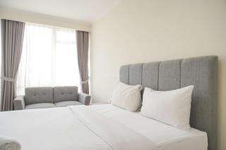 Strategic and Comfy Studio Menteng Park Apartment By Travelio - Jakarta - 9