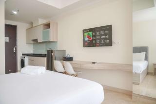 Strategic and Comfy Studio Menteng Park Apartment By Travelio - Jakarta - 6