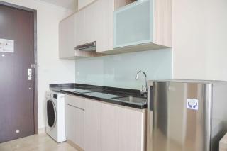 Strategic and Comfy Studio Menteng Park Apartment By Travelio - Jakarta - 3
