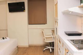 Minimalist Design Studio at Meikarta Apartment By Travelio - Bekasi - 5