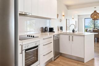 Tranquil Tides Retreat - Coastal Waterfront Escape - Caloundra - 3