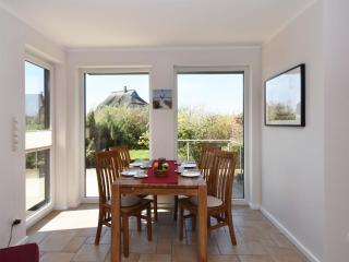 Traumhaftes Reetdach gedecktes Ferienhaus mit Blick auf den Breetzer Bodden bis Hiddensee - Vieregge - 7