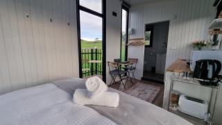 Black Horse Cabin 1 by Tiny Away - Parakakau - 6
