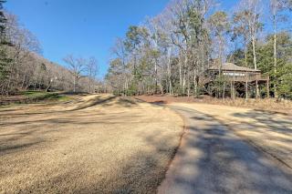 The Burrow - Cozy Fireplace Community Amenities Modern Interior - Holcomb - 6
