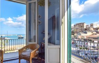 Cozy Apartment In Castellammare Dg - 1