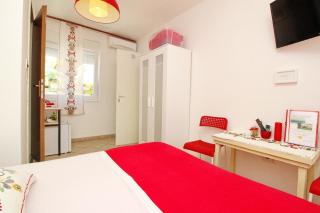 Doppelzimmer max 2 Personen, 12 m , 1 Schlafzimmer mit Doppelbett, klimatisiert mit Kühlschrank und free Wi-Fi - Baška - 9