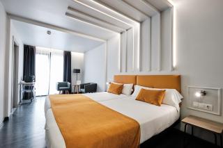 Hotel Lux Santiago - 0